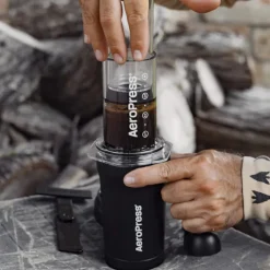 AeroPress Go Plus matkakahvinkeitin – Black