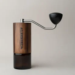Comandante C40 MK4 Nitro Blade Liquid Amber käsikäyttöinen kahvimylly
