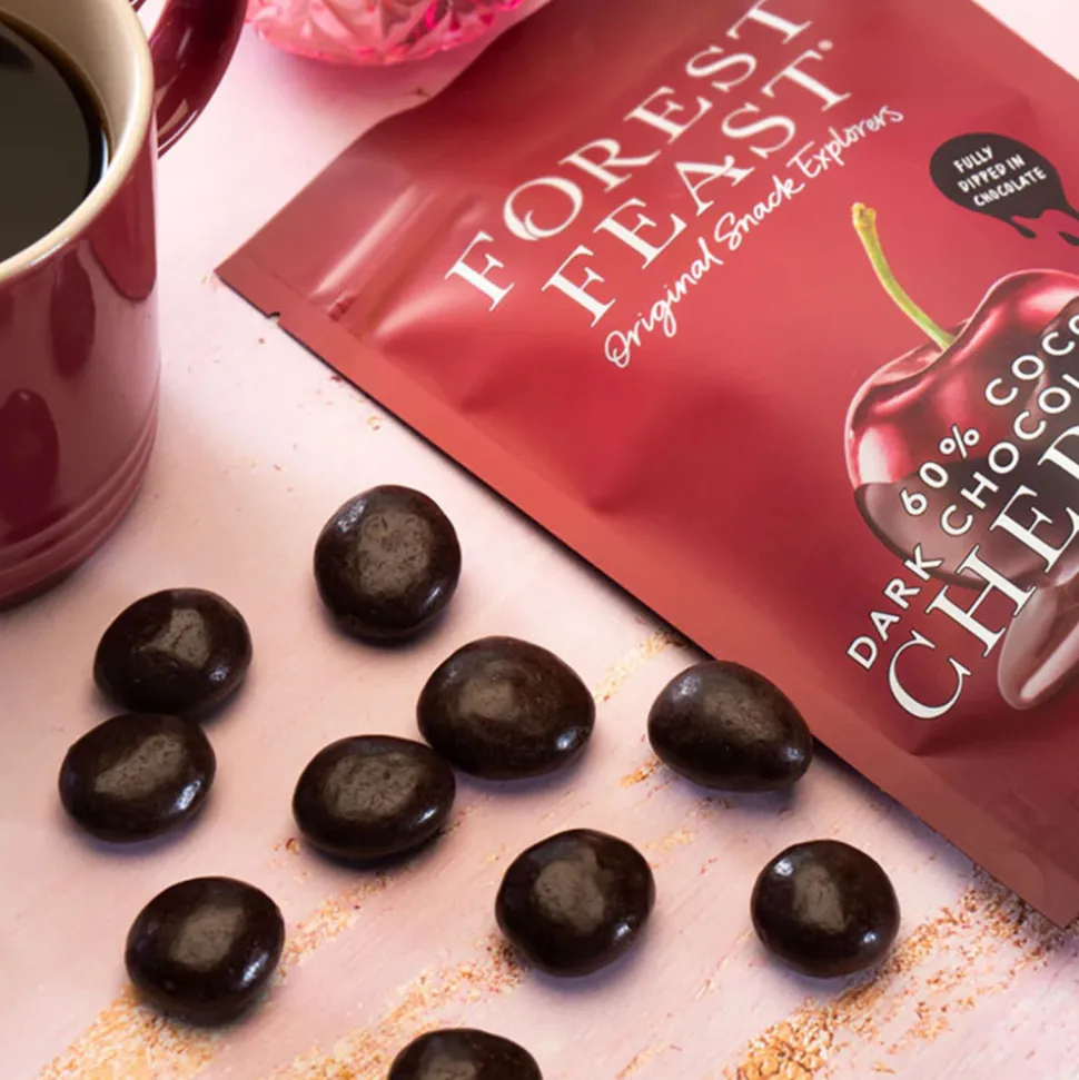Forest Feast tummalla suklaalla kuorrutetut hapankirsikat, 120 g