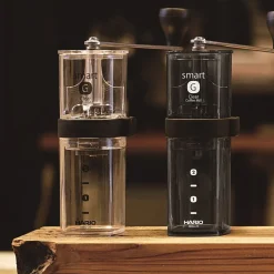 Hario Smart G Coffee Mill käsikäyttöinen kahvimylly – läpinäkyvä musta