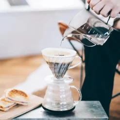 Hario V60 Drip Kettle AIR kannu – 350 ml, läpinäkyvä musta