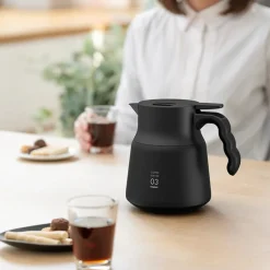 Hario V60 Insulated Plus koko 02 termoskannu – 600 ml, musta