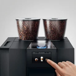 JURA GIGA X8 Gen II Aluminium Black kahviautomaatti työpaikalle – musta
