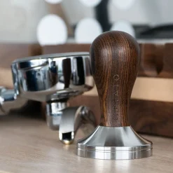 Ruostumattomasta teräksestä valmistettu tampperi puukahvalla CHiATO, 57 mm
