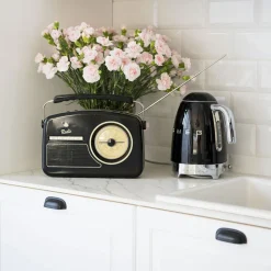 Sähköinen vedenkeitin säädettävällä lämpötilalla Smeg 50’s Style Black KLF04BLEU
