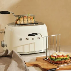 Smeg TSF01CREU 50’s Retro Style leivänpaahdin – 950 W, kermanvärinen