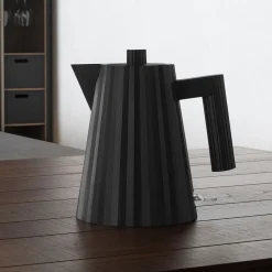 Vedenkeitin Alessi Plisse Black, 1 l