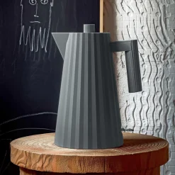 Vedenkeitin Alessi Plisse Grey, 1 l